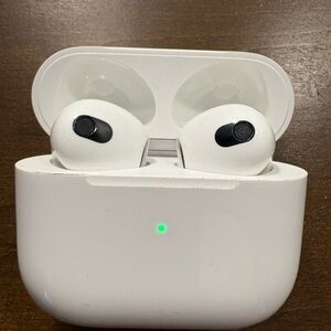 Apple A2566 3rd Gen Wireless White Earbuds with magsafe Charging Case